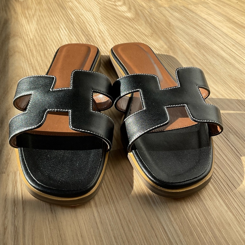 Women’s Black Sandals - size 8 NEVER BEEN WORN